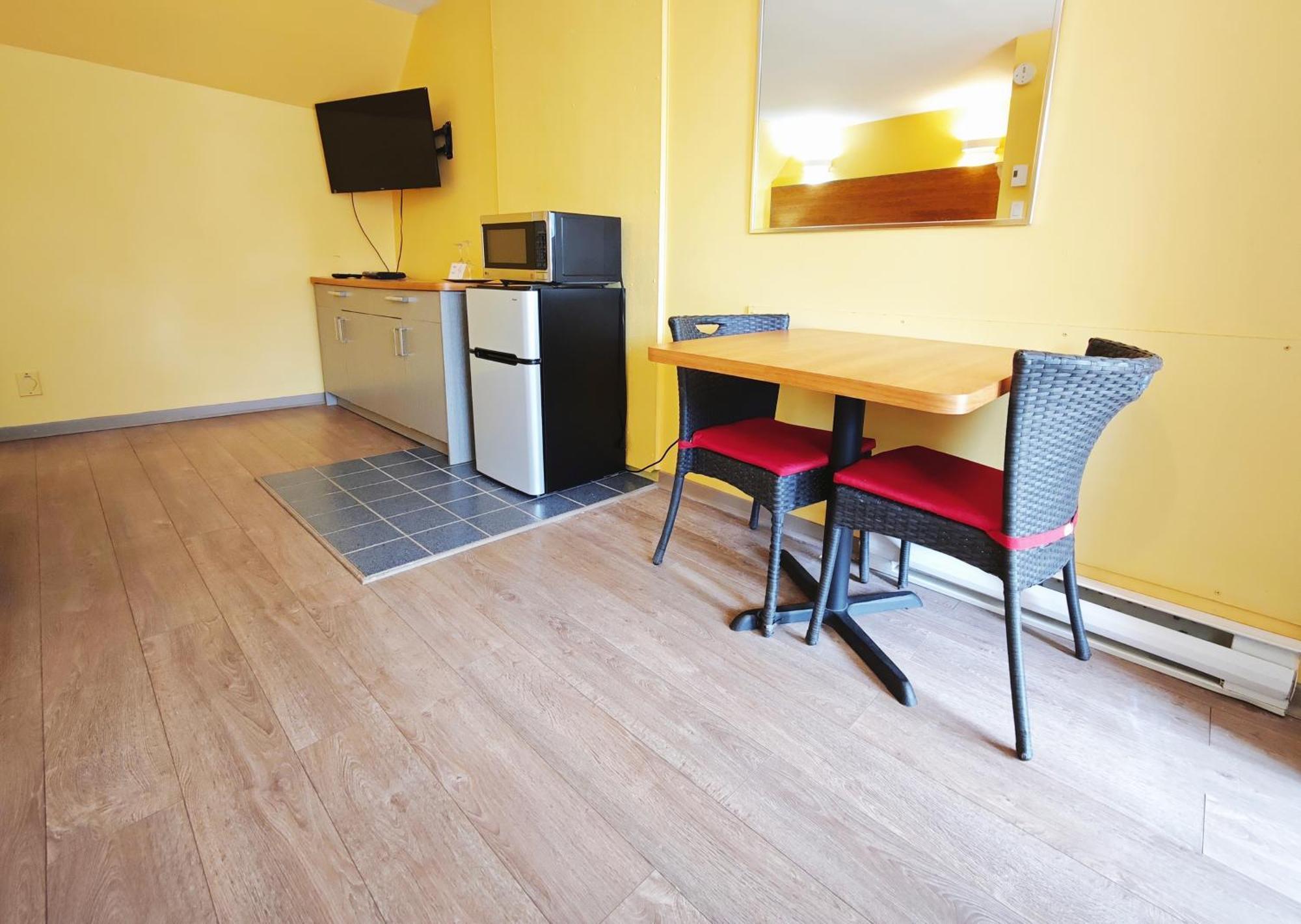 Motel Des Pentes Et Suites Saint-Sauveur Экстерьер фото
